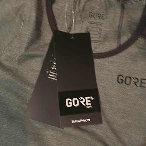 NWT women’s Gore lightweight top XS - Picture 6 of 7